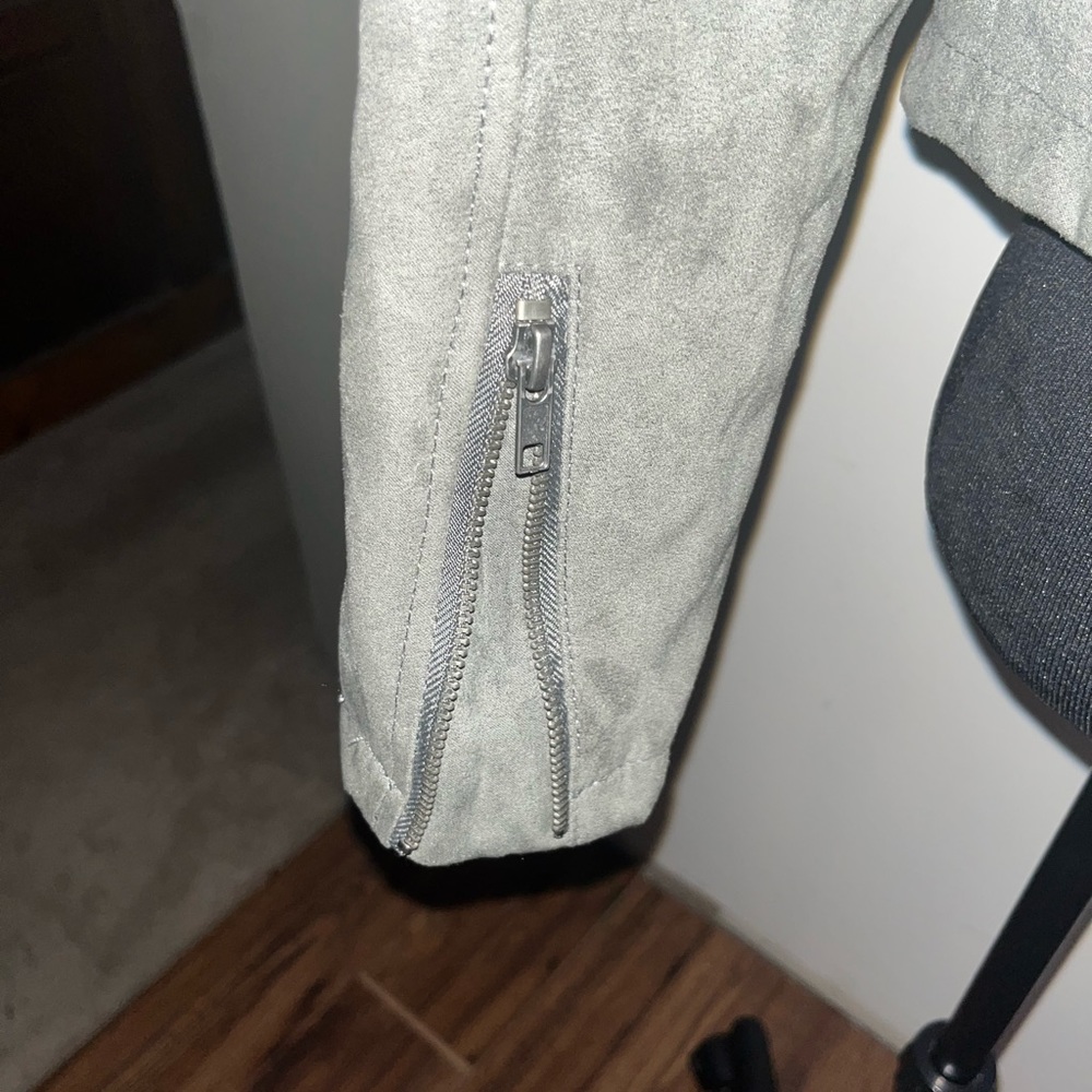 Forever 21 faux leather moto jacket- M - Picture 8 of 9